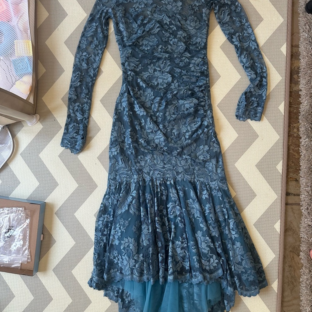 OLVI’s mermaid long sleeve stretch lace midi dress size 4 teal blue